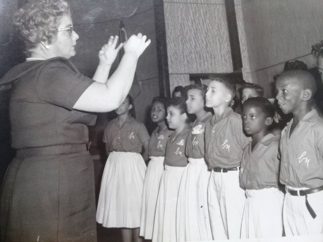 Foto de Primera presentación del Coro Juvenil de la Biblioteca Nacional José Martí, 1960. Fondos BNCJM.